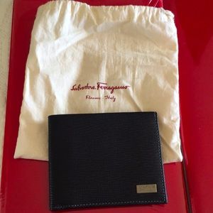 [BRAND NEW] Salvatore Ferragamo wallet. Perfect condition.